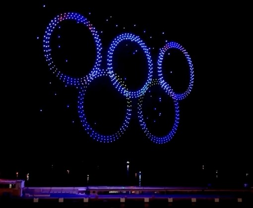 I Giochi Olimpici sono terminati: l'omaggio di Monaco con una serata spettacolare di luci [FOTOGALLERY]