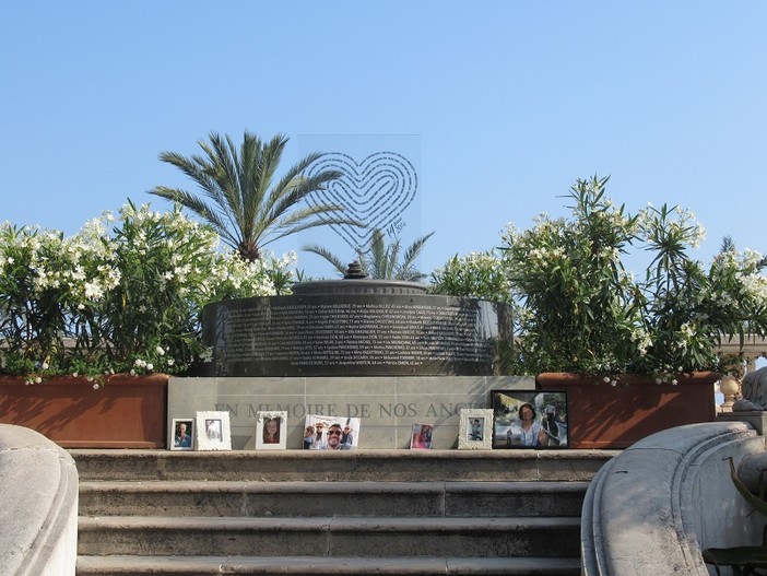 Memoriale alla strage, giardini Villa Massena