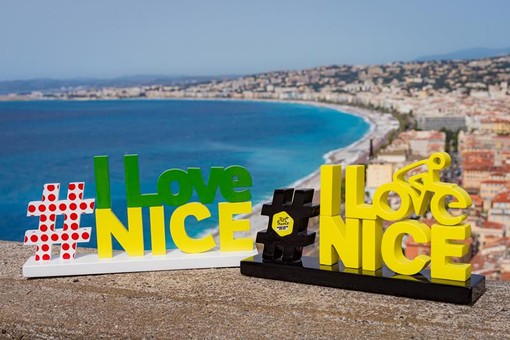 La collezione esclusiva che celebra il Tour a Nizza (@ Ville de Nice / Julien Veran)
