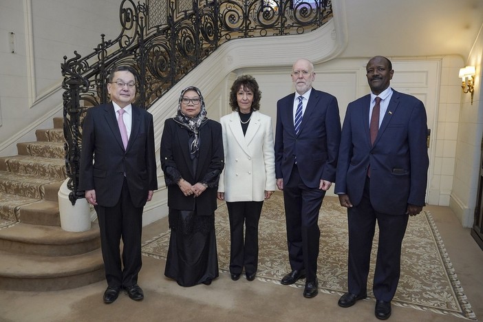 I nuovi ambasciatori accreditati nel Principato con la direttrice delle Relazioni Diplomatiche e Consolari Marie-Catherine Caruso-Ravera (Foto: Manuel Vitali)