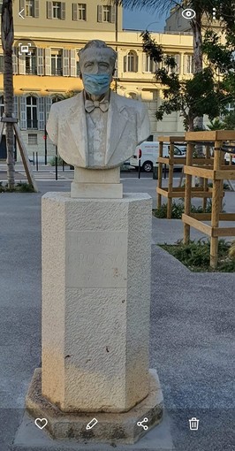 &quot;Statua protetta&quot; di Patrizia Savarese