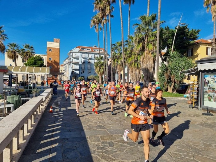 I partecipanti alla OliOliva Run di Imperia