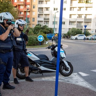 Una pattuglia della polizia municipale di mentone (Foto Ville de Menton)