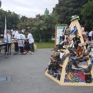 Pyramide des chaussures, fotografie di Ghjuvan Pasquale