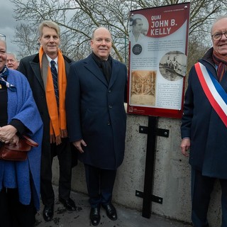 Il Principe Alberto ad Argenteuil con le autorità locali (Foto Palais Princier)