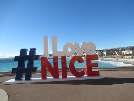 Rauba Capeu a Nizza, panorama