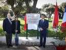 Il Principe Alberto e la Principessa Stephanie di Monaco con il sindaco di Peille Cyril Piazza (Foto: Direction de la Communication   Frédéric Nebinger)