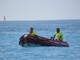 Pompieri perlustrano lo specchio di mare di Nizza