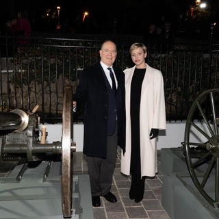 Il Principe Alberto con la principessa Charléne all'inaugurazione dei due nuovi cannoni (Foto: Eric Mathon, Palais Princier)