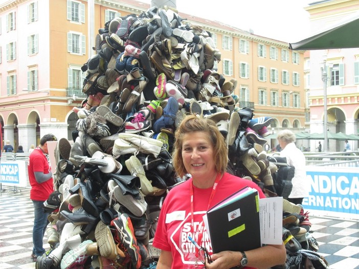 La piramide di scarpe, settembre 2017