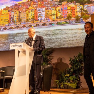 L'intervento del sindaco Yves Juhel (Foto Ville de Menton)