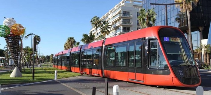 Nizza, stop di notte alle line e 2 e 3 del tram