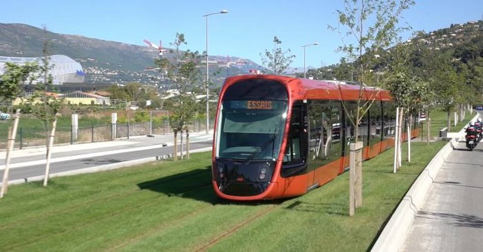 Nizza, modificati da oggi i percorsi delle linee 2 e 3 del tram. Stadio e Ikea raggiungibili direttamente dal centro