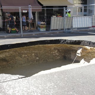 La voragine in Rue de France a Nizza