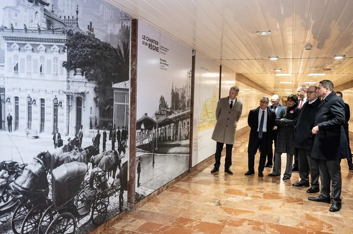 I Principi in visita alla mostra nella stazione di Monaco (Foto Eric Mathon-Palais Princier)