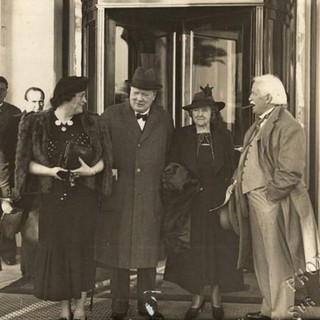 Winston Churchill et Lloyd Georges à Cannes pour la conférence de la paix, janvier 1922 (c) MDC