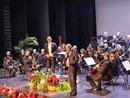 Il sindaco Yves Yhuel sul palco del Palais de l'Europe (Foto: Ville de Menton)