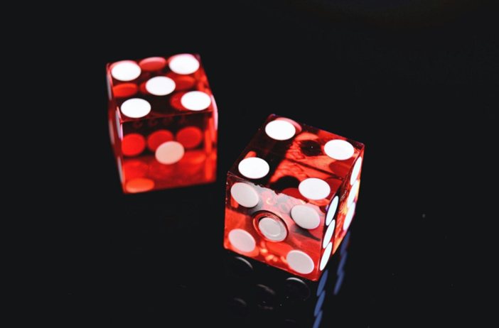 I casinò online hanno migliori probabilità rispetto ai casinò fisici?