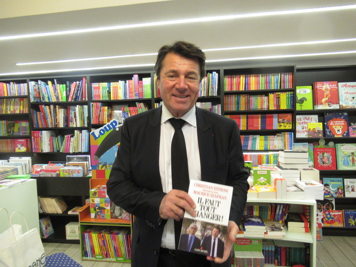 Christian Estrosi crea la coda in libreria per il suo libro “Il faut tout changer!”