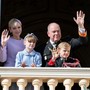 La famiglia principesca saluta i  monegaschi dalla finestra del Palazzo (Foto Palais Princier)