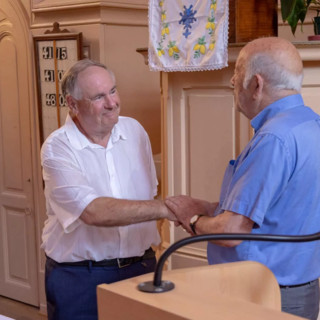 Il pastore Denis Klein con il sindaco Yves Juhel (Foto Ville de Menton)