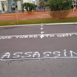 A Nizza, scritte inequivocabili sulla Promenade a tre mesi dalla strage