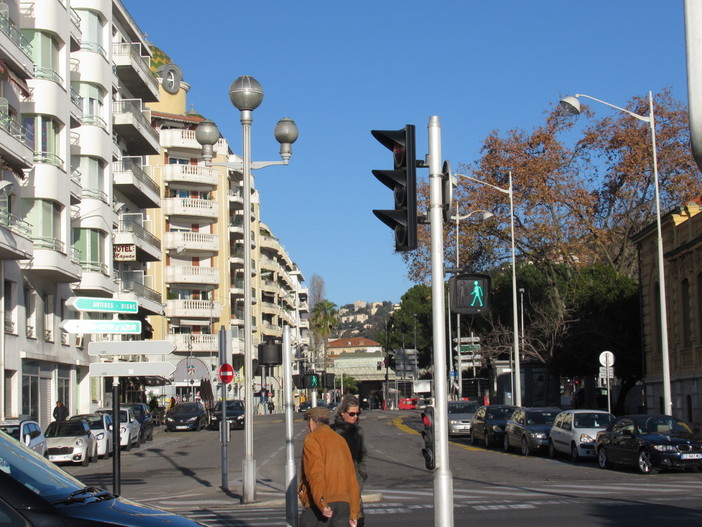 La direzione del servizio anziani della Città di Nizza ha lanciato un messaggio di allerta