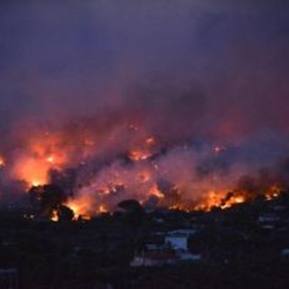 Grecia, maxi incendio a nord di Atene