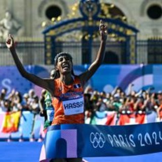 Parigi 2024, olandese Hassan vince la maratona femminile