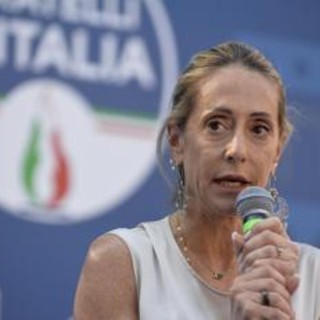 Nomine, Renzi attacca Meloni: &quot;Parenti d'Italia&quot;. La sorella della premier: &quot;Non capisce&quot;