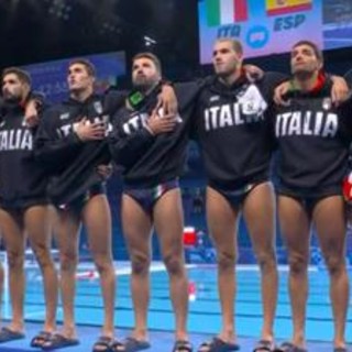 Parigi 2024, Italia-Spagna: la protesta del Settebello prima del match