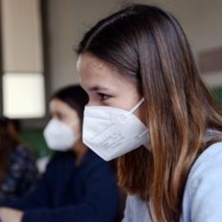 Covid, ripristinare l'uso della mascherina durante le visite: &quot;Buona precauzione&quot;