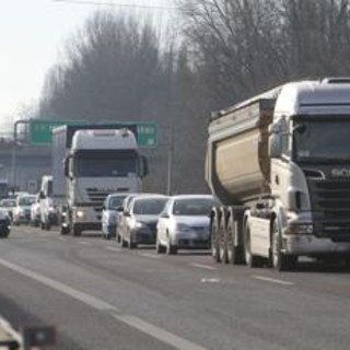 Esodo, traffico da bollino nero sulle autostrade: le previsioni per il weekend