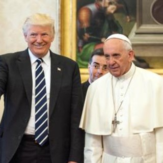 &quot;Lo scontro Trump-Bergoglio è già iniziato&quot;, parla l'ex agente Cia