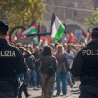 Corteo pro Palestina a Roma, città blindata: 1.600 controllati, 19 in questura