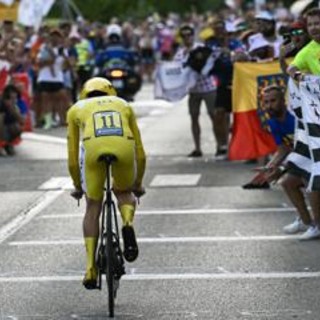 Pogacar vince il Tour de France, trionfa anche nella crono finale