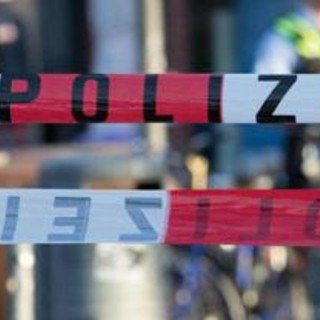 Sparatoria in fabbrica in Germania, due morti e killer in fuga