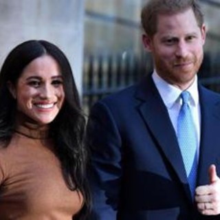 Harry e Meghan di nuovo in tour, pioggia di critiche: &quot;Non sono più reali&quot;