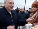 Lukashenko, i dolci e la dieta: &quot;Solo un assaggino...&quot; - Video